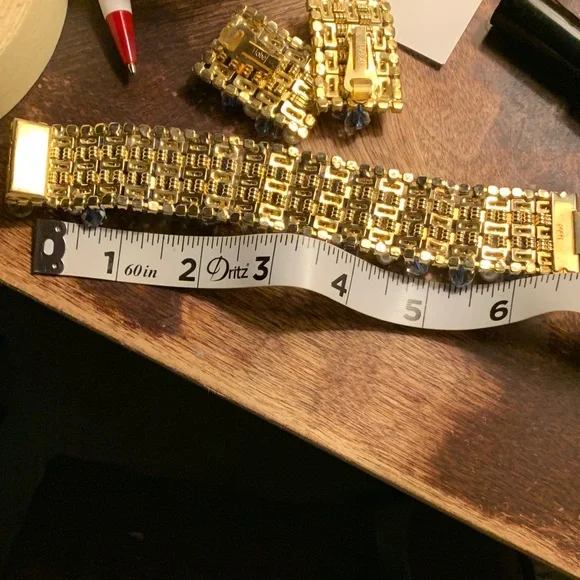 Vintage Hobe Pearl & Gold With Blue Rhinestones Bracelet & Earrings Set - Picture 7 of 7